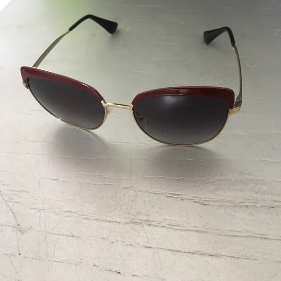 Prada Sunglasses - Picture 4 of 8